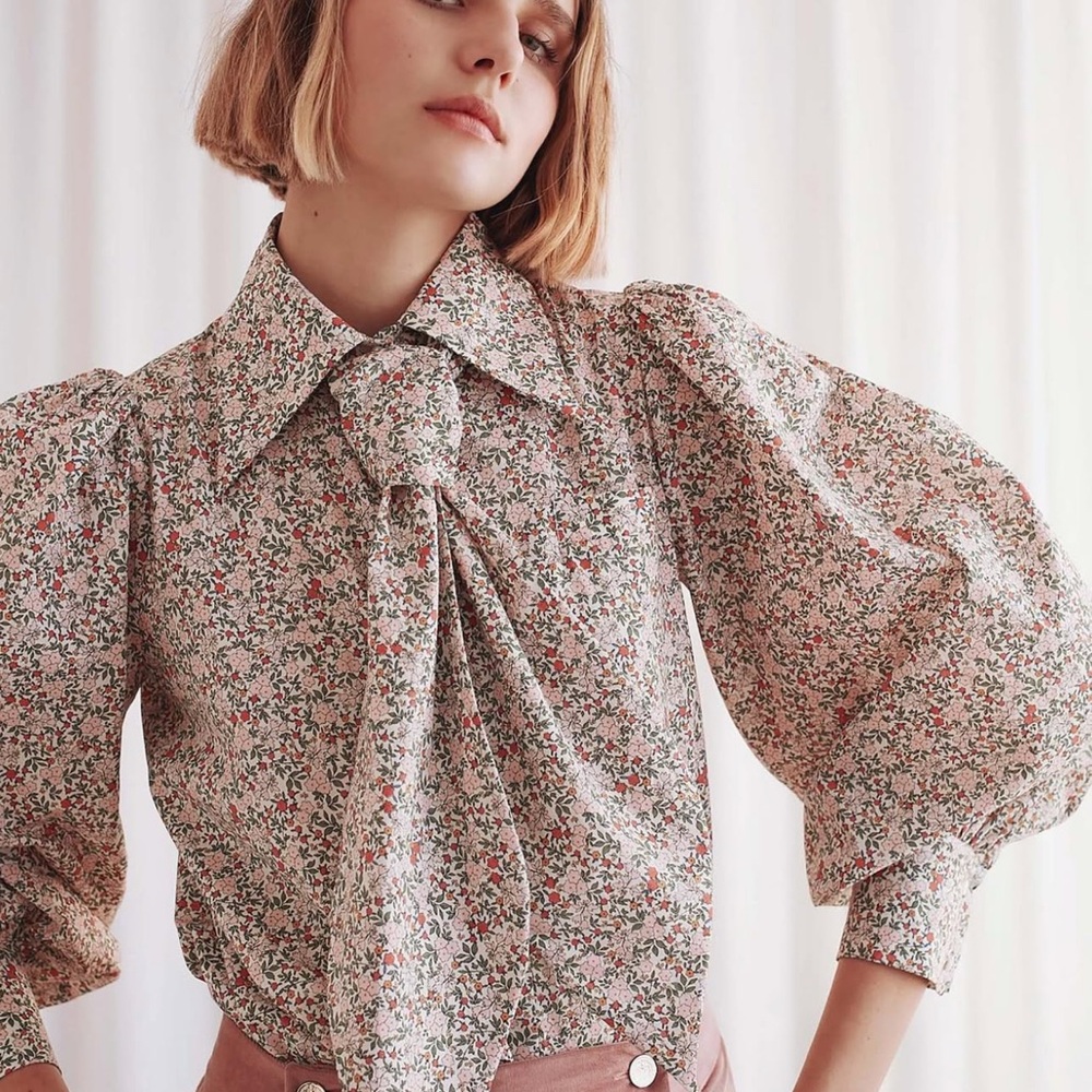The label edition - Floral blouse w/ Tie size med